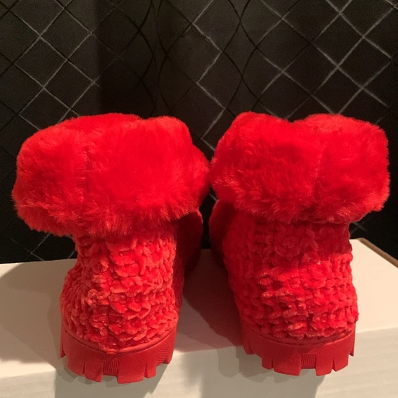 RED SOFT AND FUZZY SLIPPER BOOTIES 
(New Without Tags) - Picture 9 of 14
